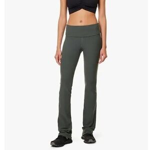 NWOT - Alo Yoga - Alosoft Fold-over Bootcut Leggings in XXS / Dark Cactus